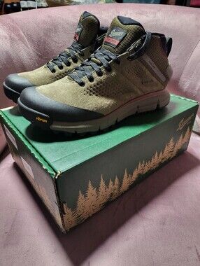 Brand New In Box Danner Trail 2650 GTX Mid Men's Size 7 Women's Size 8